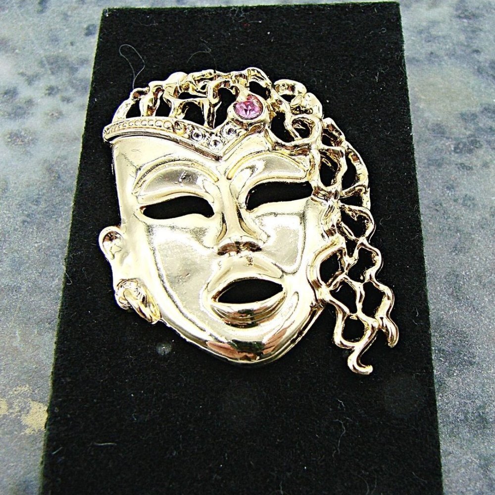 Mardi Gras Thai Style Oriental Mask Brooch Hat Lapel Pin Pink Stone Gothic